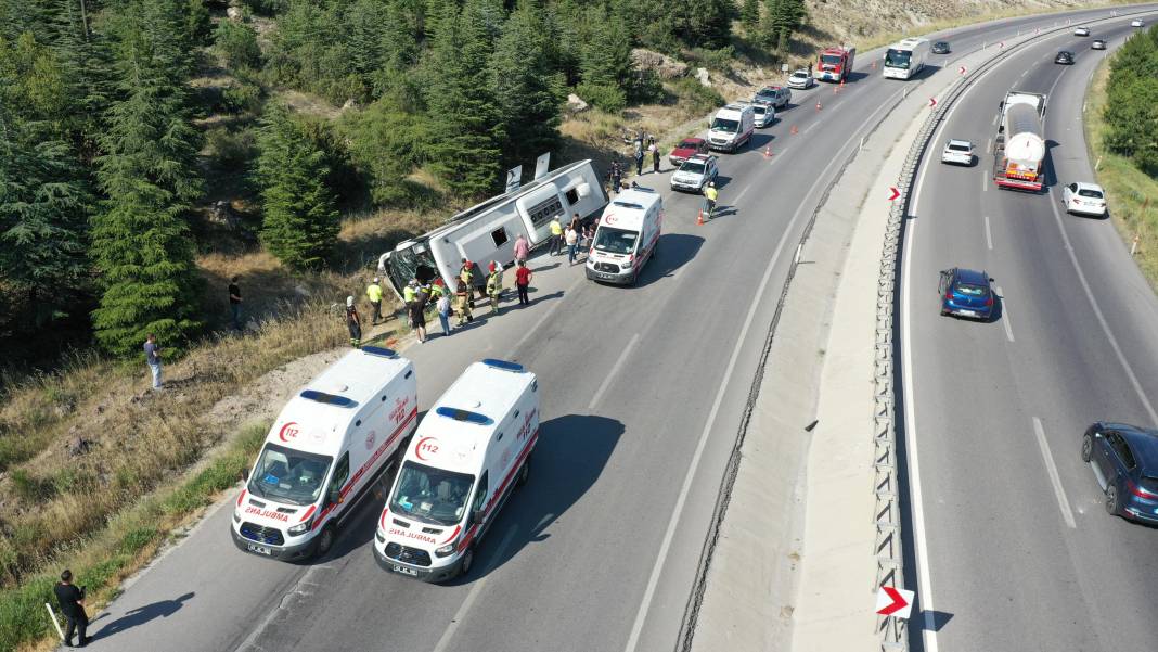 Kütahya’da yolcu otobüsü devrildi! Yaralılar var… 14